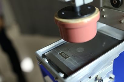 Precyzyjny druk tamponowy z wieloma logotypami: zwiększ jakość dzięki powiększonym tamponom